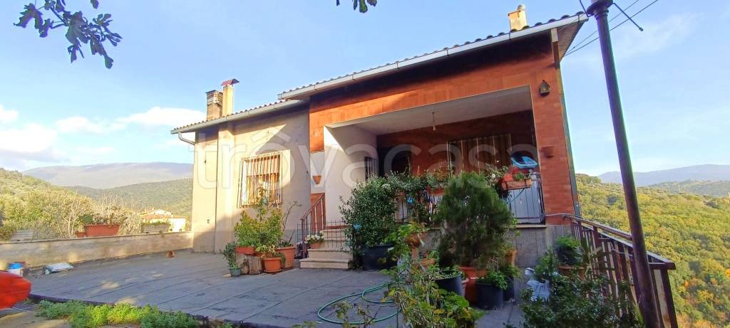 Villa Bifamiliare in vendita a Montebuono via Madonna ai Monti