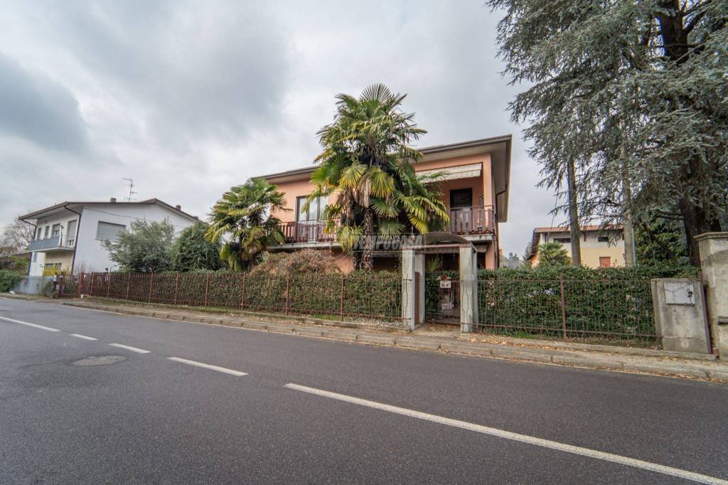 Villa Bifamiliare in vendita a Cassano Magnago via brogioli 35