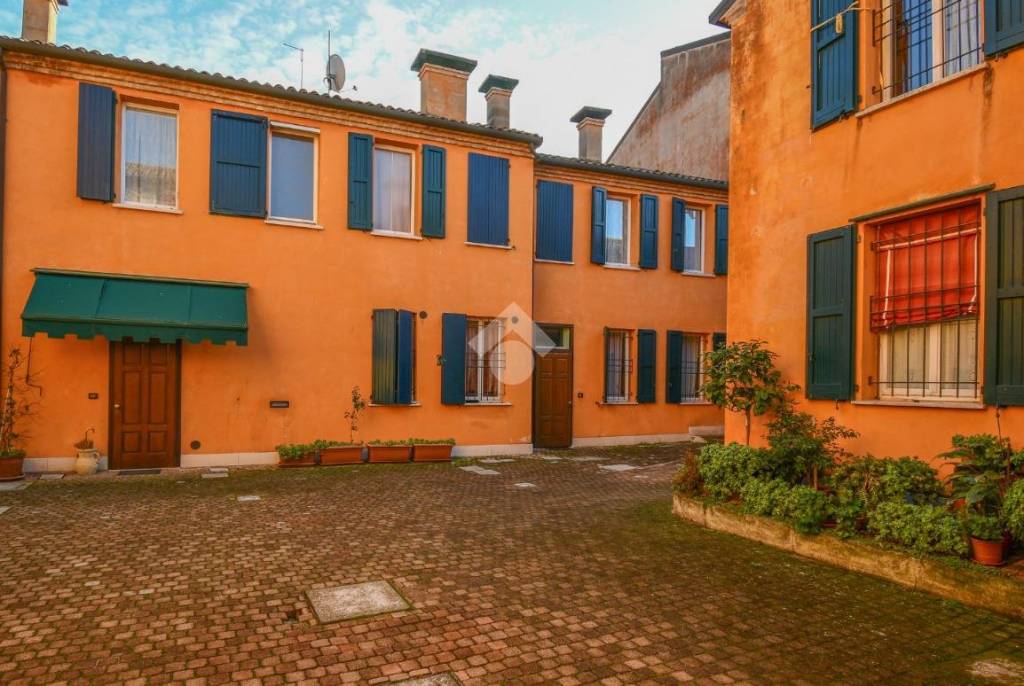Villa a Schiera in vendita a Ferrara via Croce Bianca, 39