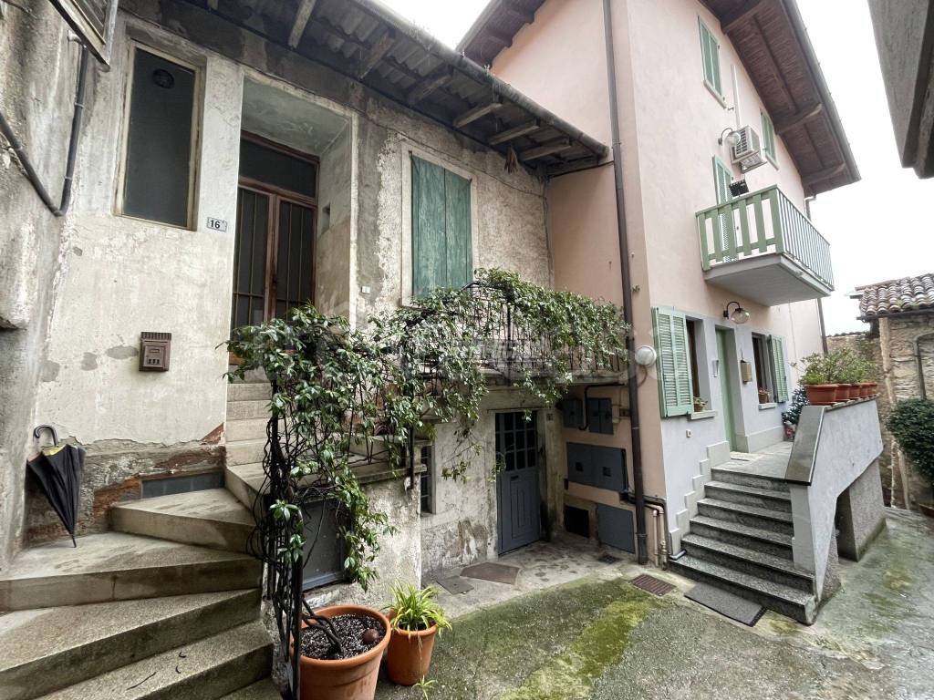 Appartamento in vendita ad Adrara San Martino