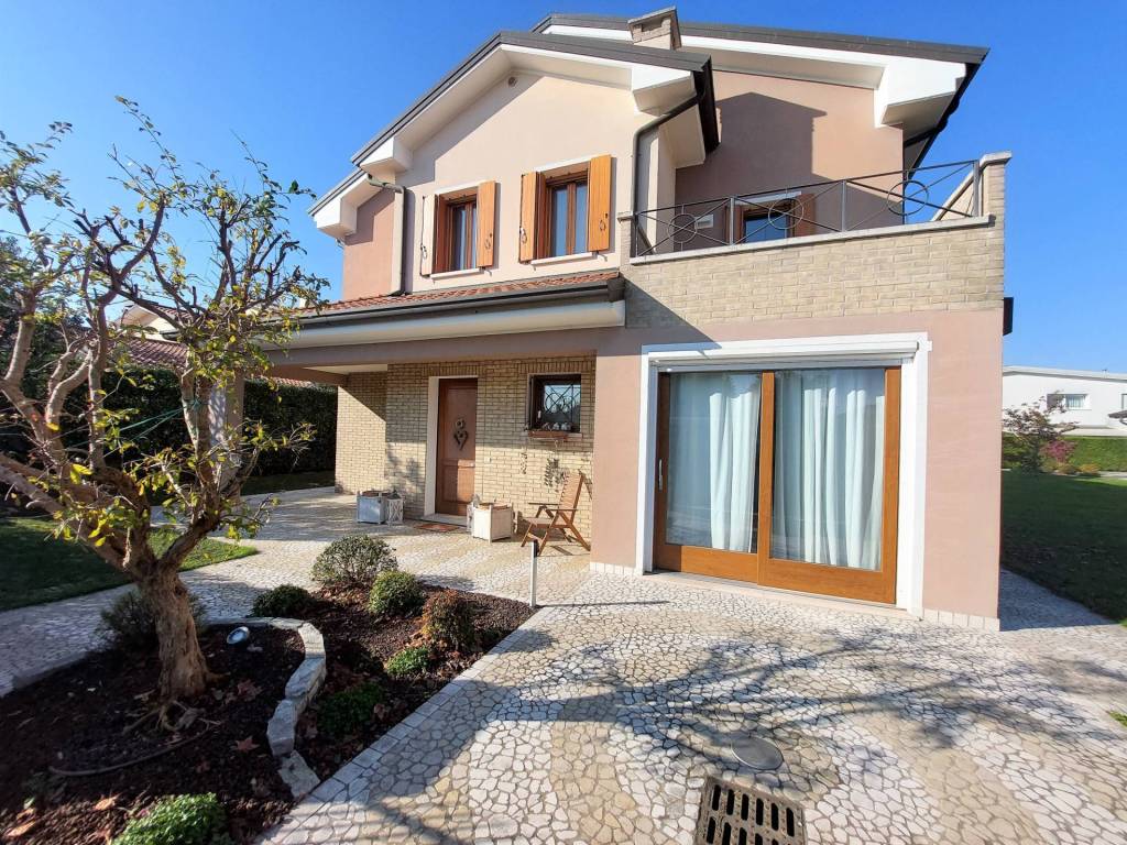 Villa in vendita a Legnaro via 2 Giugno, 80/a
