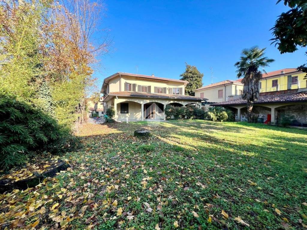 Villa in vendita a Pizzighettone via Vittorio Veneto, 37