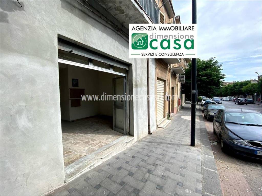 Negozio in vendita a San Cataldo corso Vittorio Emanuele, 120