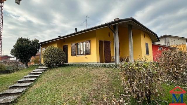 Villa in vendita a Bagnatica via Ugo Foscolo