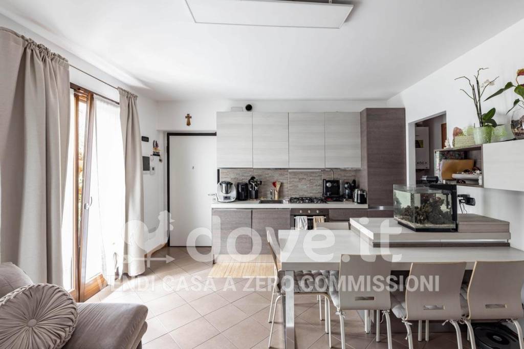 Appartamento in vendita a Valganna via Roncaccio, 12