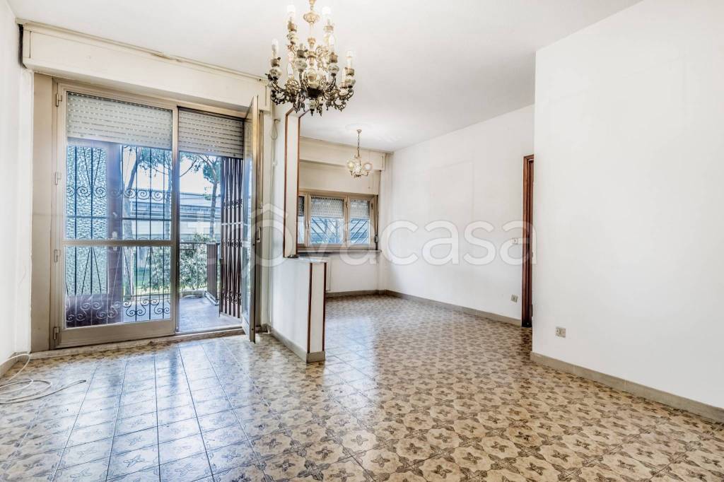 Appartamento in vendita a Roma via Cesare Massini