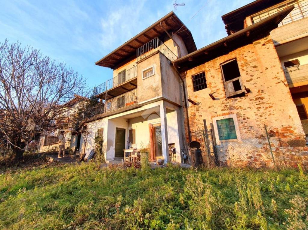 Casa Indipendente in vendita a Curino via Colmo, 11