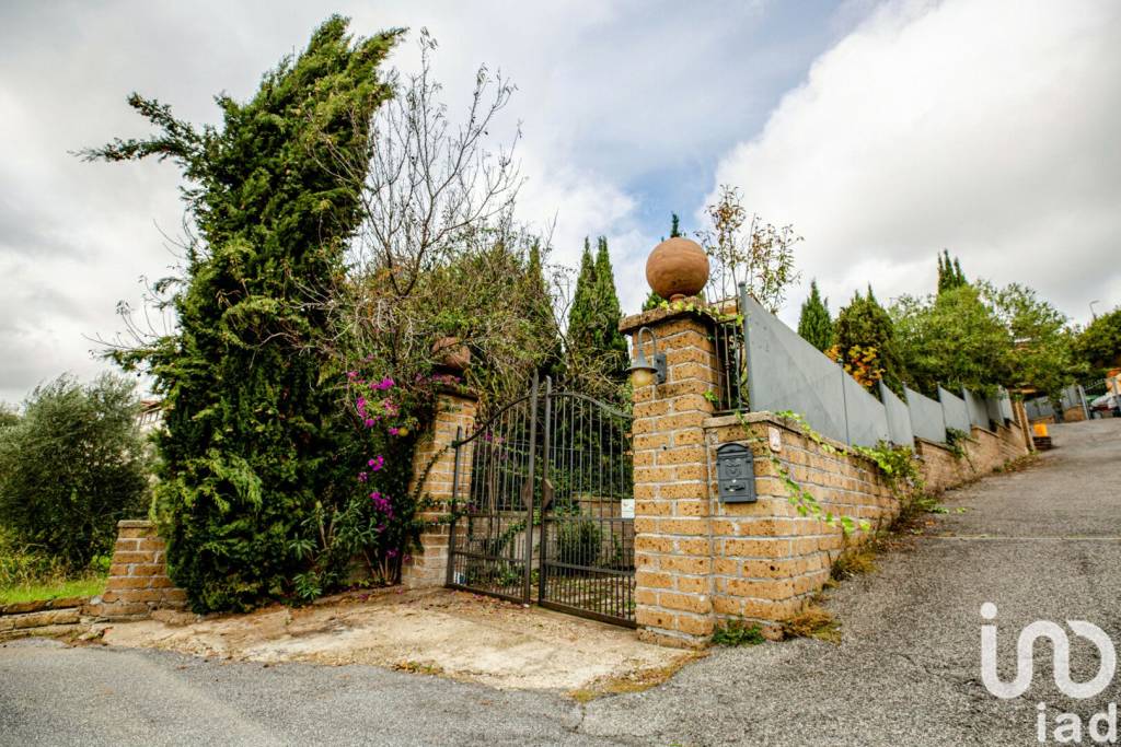 Villa in vendita a Castelnuovo di Porto via Antonio Piccioni