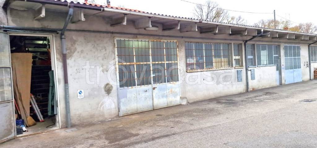 Capannone Industriale in vendita a Luino via Voldomino, 66