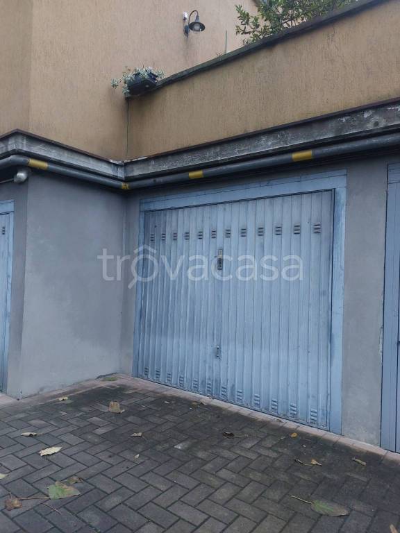 Garage in affitto a Parma stradello San Girolamo, 8