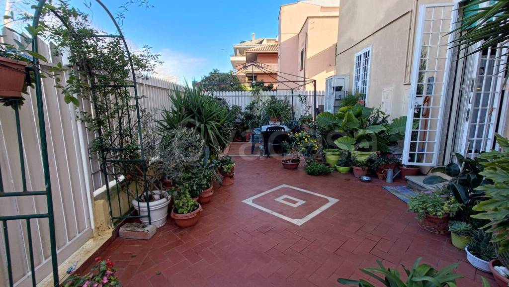 Appartamento in vendita a Roma via di Grottarossa