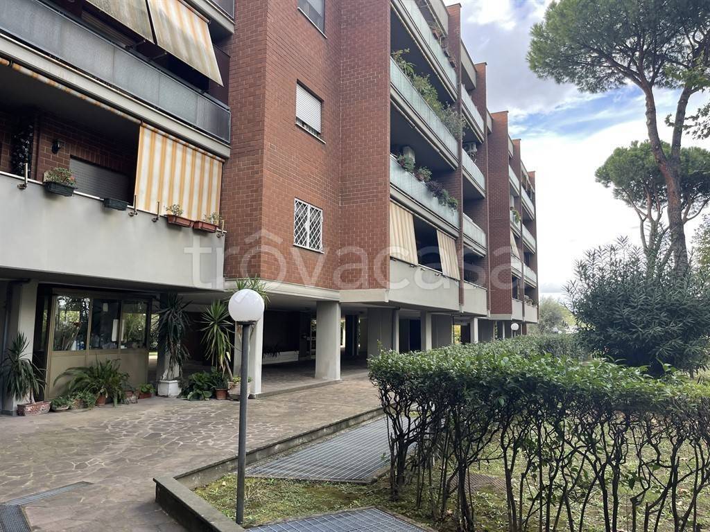Appartamento in vendita a Roma via Colleverde