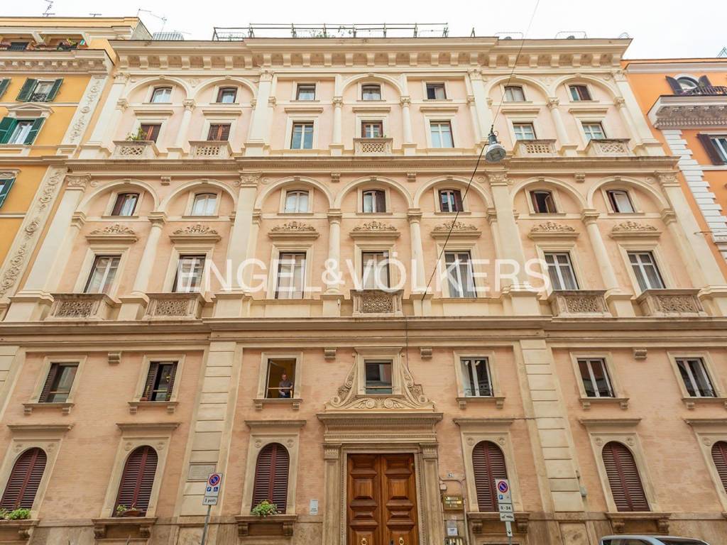 Appartamento in vendita a Roma via Firenze