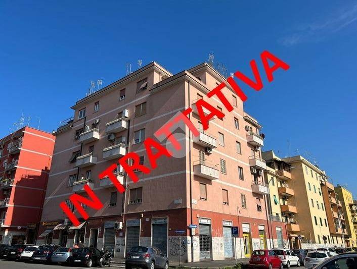Appartamento in vendita a Roma via delle Acacie, 84