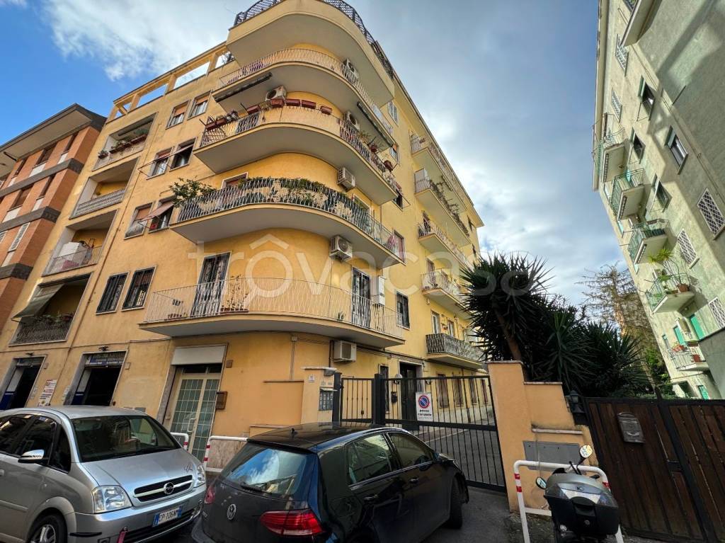 Appartamento in vendita a Roma via Veglia, 11
