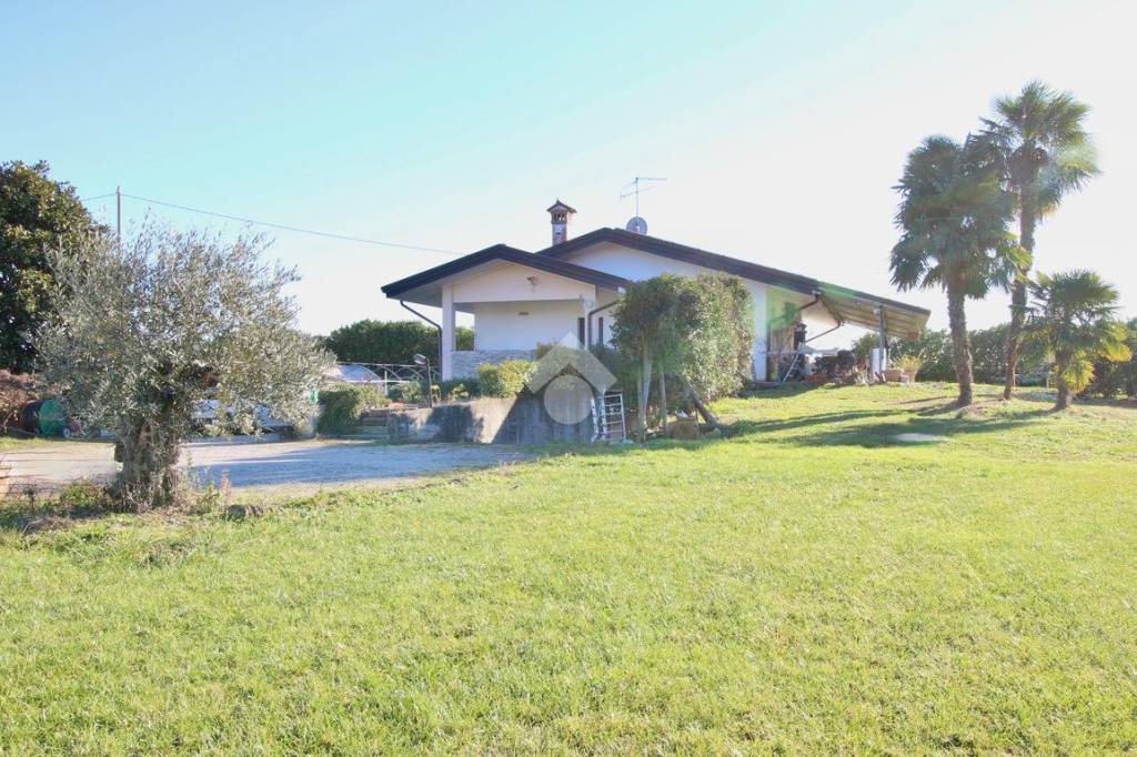 Villa in vendita a Remanzacco via Ziracco, 96
