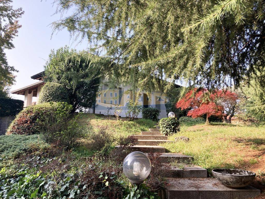 Villa in vendita a Besana in Brianza via Santa Caterina, 57