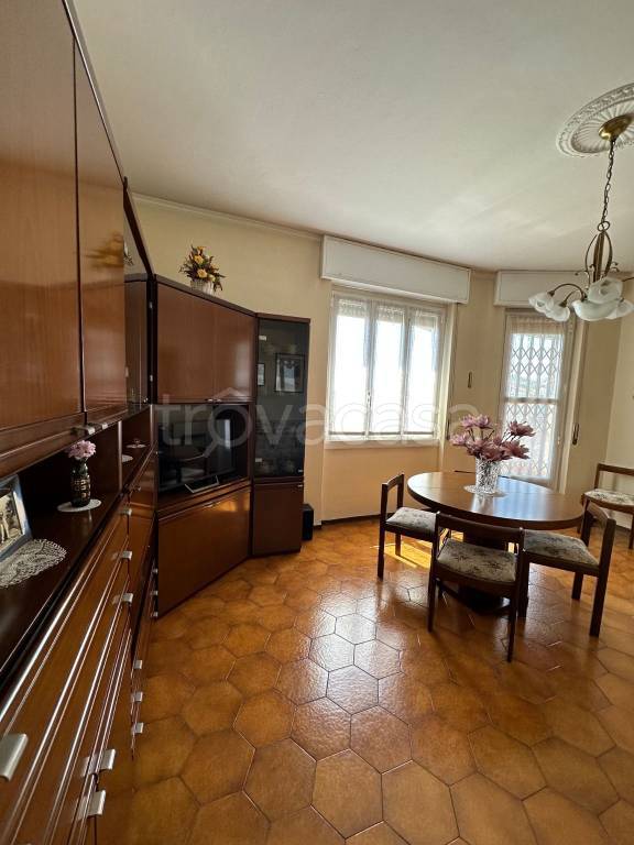 Appartamento in vendita a Merate viale Giuseppe Verdi, 46