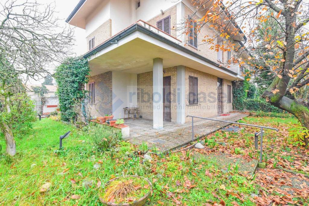 Villa a Schiera in vendita a Seregno via Eschilo