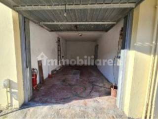 Garage in affitto a pavia via regina adelaide