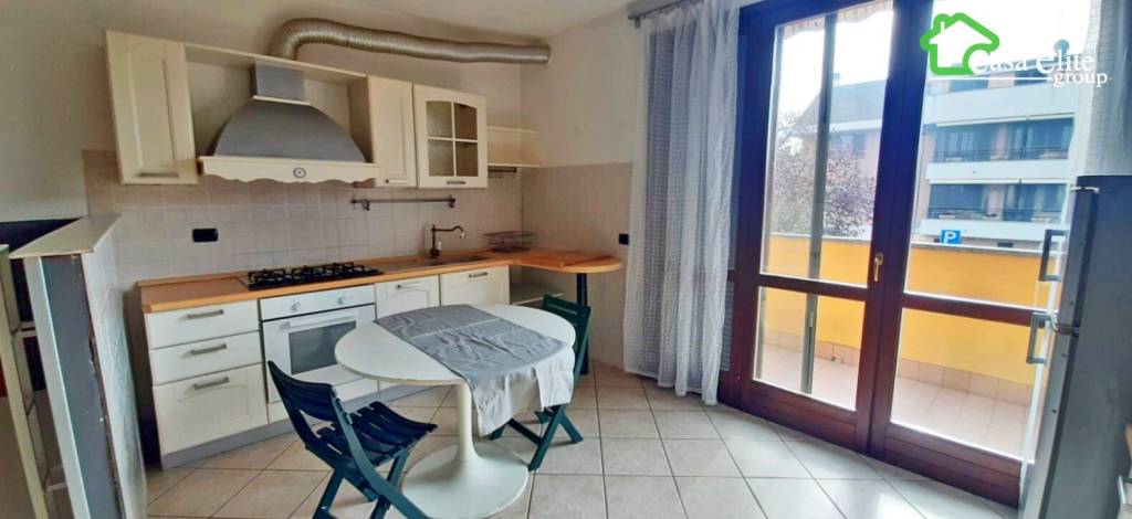 Appartamento in vendita a Carpiano via Sardegna, 1