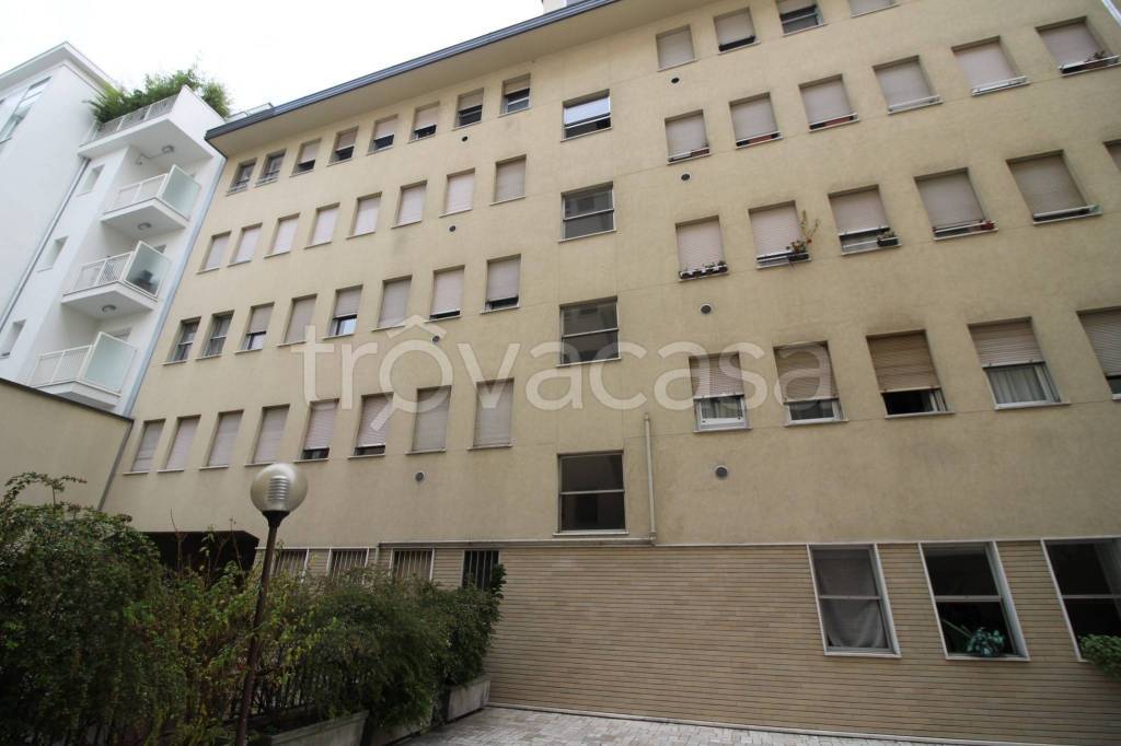 Appartamento in affitto a Milano via Domenico Cucchiari, 15