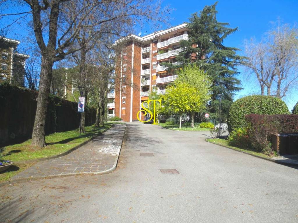 Appartamento in vendita a Milano via Padova 353