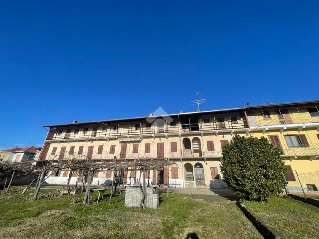 Casa Indipendente in vendita a Bellinzago Novarese via Camillo Benso Conte di Cavour, 43