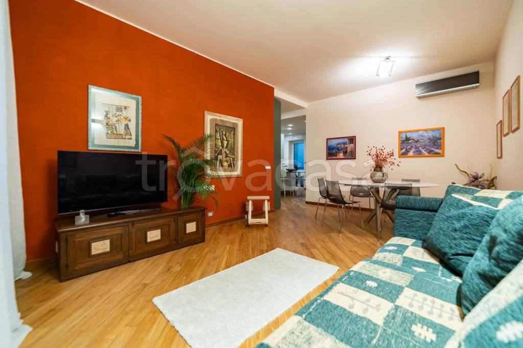 Appartamento in affitto a Milano via Luigi Canonica,59