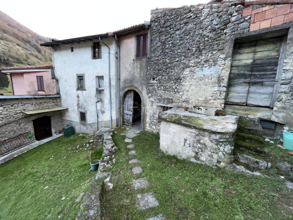 Appartamento in vendita ad Adrara San Rocco via Dumengoni