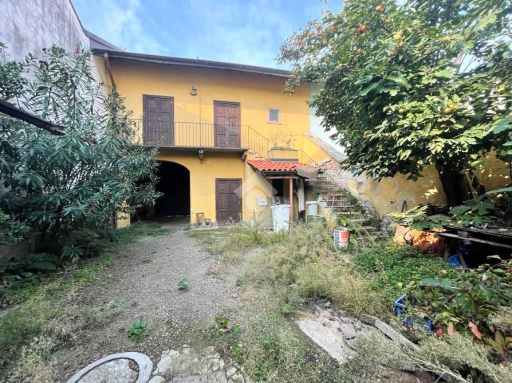 Casa Indipendente in vendita a Legnano via Giovanni Berchet, 87