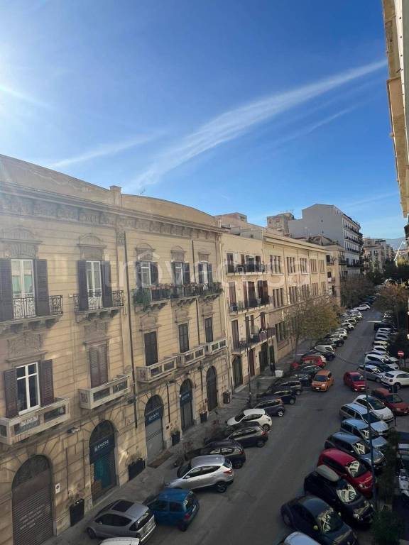 Appartamento in affitto a Palermo via Principe di Belmonte