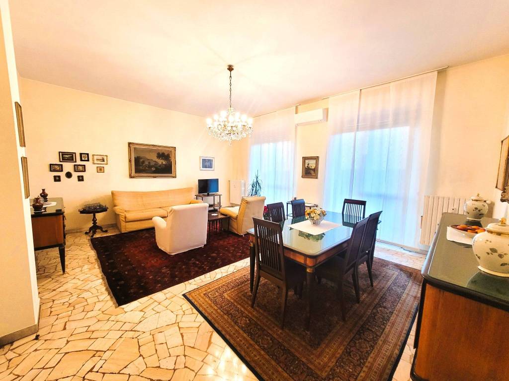 Appartamento in vendita a Monza via Carlo Goldoni, 27