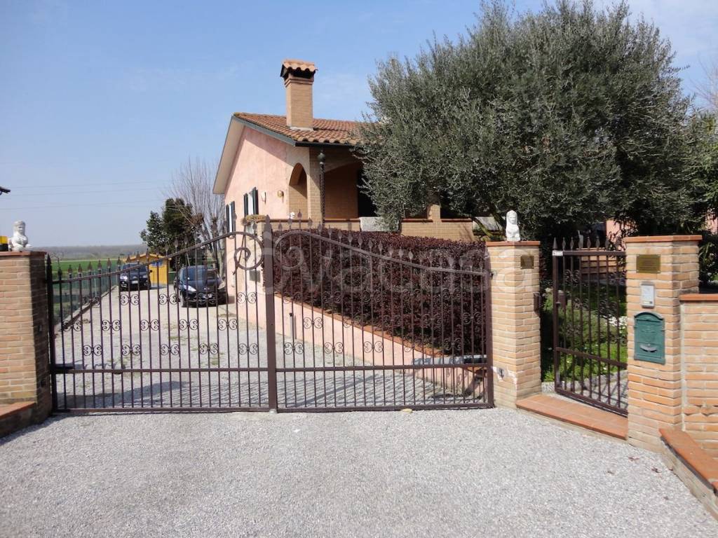 Villa in in vendita da privato a Riva del Po via Dazio, 23A