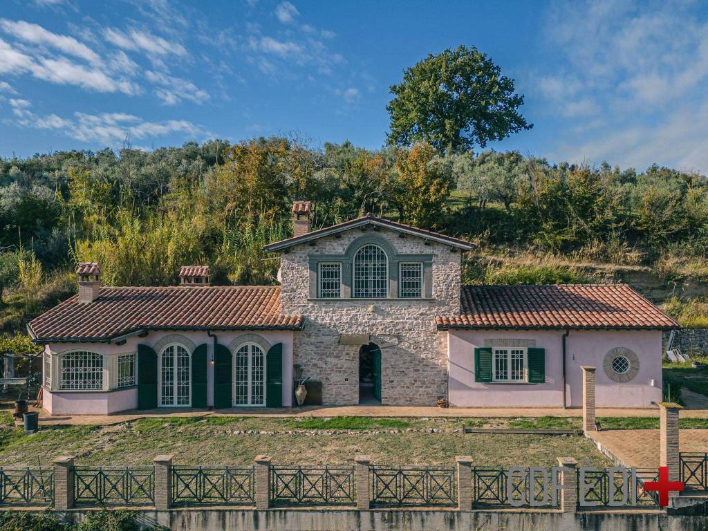 Villa in vendita a Montopoli di Sabina via Caprareccia