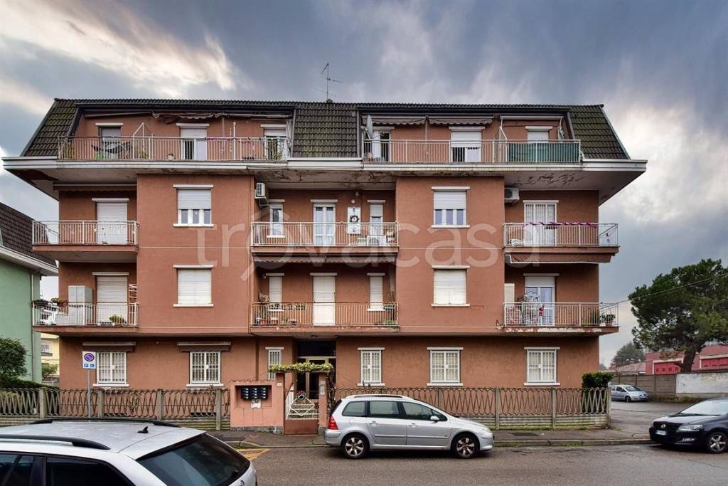 Appartamento in vendita a Solaro via Rosmini, 25