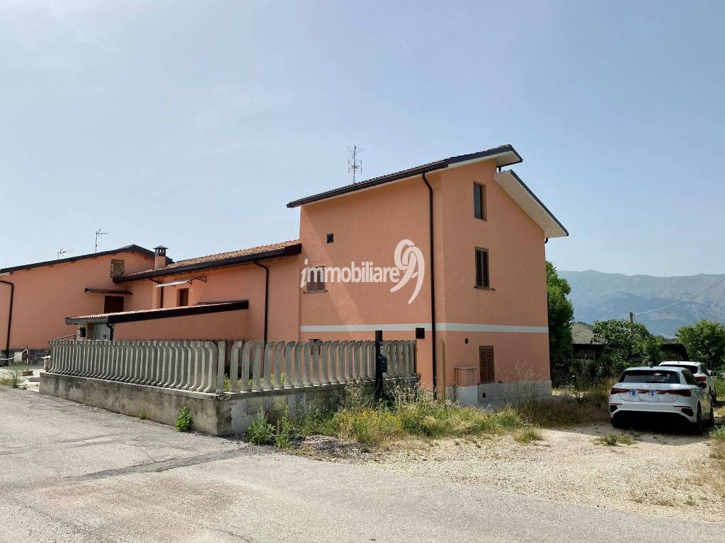 Casa Indipendente in vendita a L'Aquila via Colle Sapone Alta