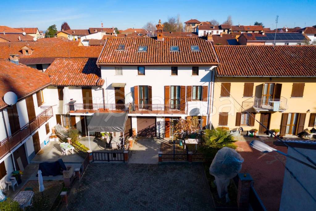 Villa a Schiera in vendita a Valfenera via Amedeo di Aosta, 20