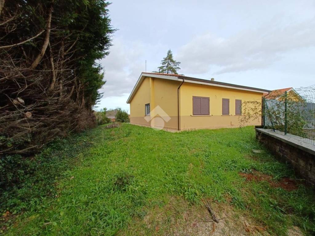 Villa Bifamiliare in vendita a Nepi strada Monte Bianchello