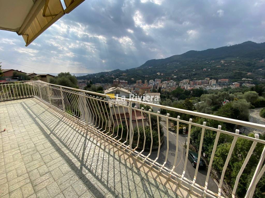 Appartamento in vendita a Santa Margherita Ligure via Gelsomini
