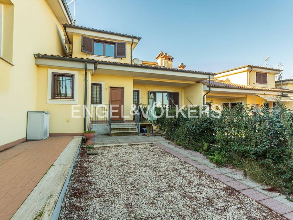 Villa a Schiera in vendita a Guidonia Montecelio via Appiano