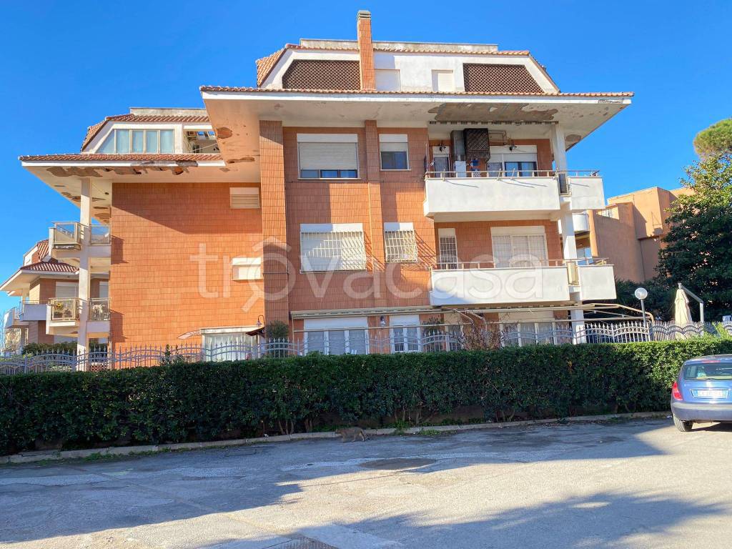 Appartamento in vendita ad Ardea via Senigallia, 9