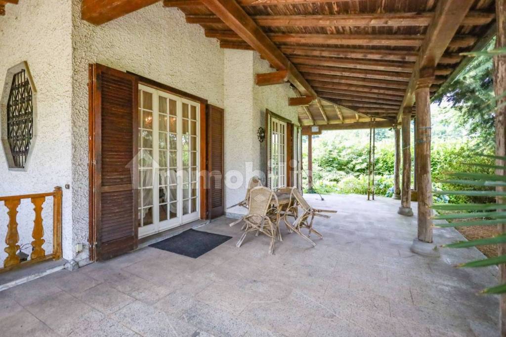 Villa in vendita ad Appiano Gentile via Italia