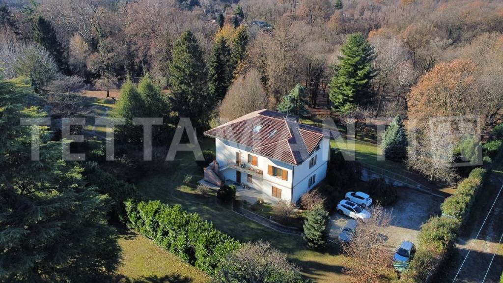 Villa in vendita a Fino Mornasco via Vittorio Veneto