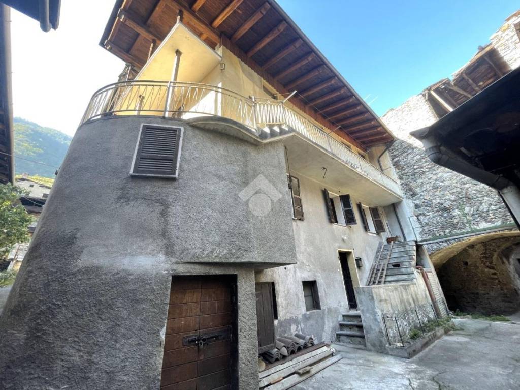 Casa Indipendente in vendita a Villa di Tirano via Morelli