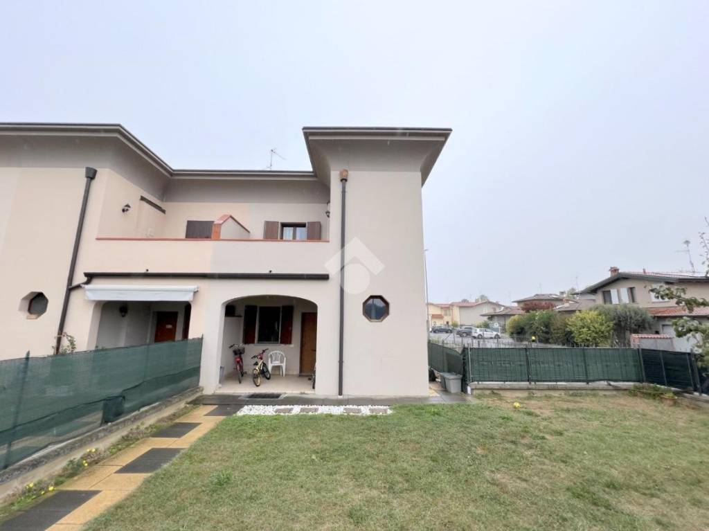 Villa a Schiera in vendita a Verolavecchia via Costituzione Repubblicana, 7