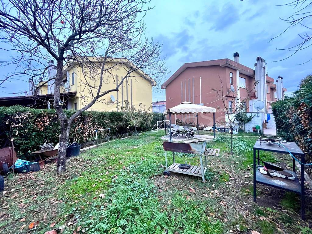 Villa a Schiera in vendita a Vetralla via degli Etruschi, 34