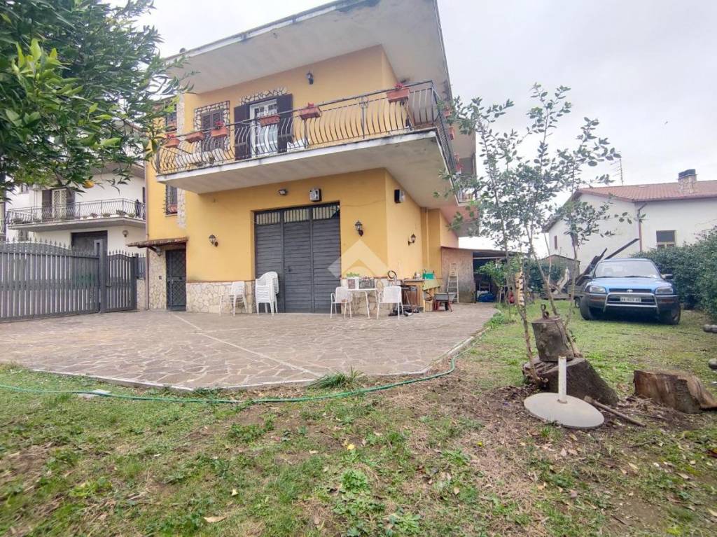 Villa Bifamiliare in vendita a Mentana via a. De Gasperi, 56