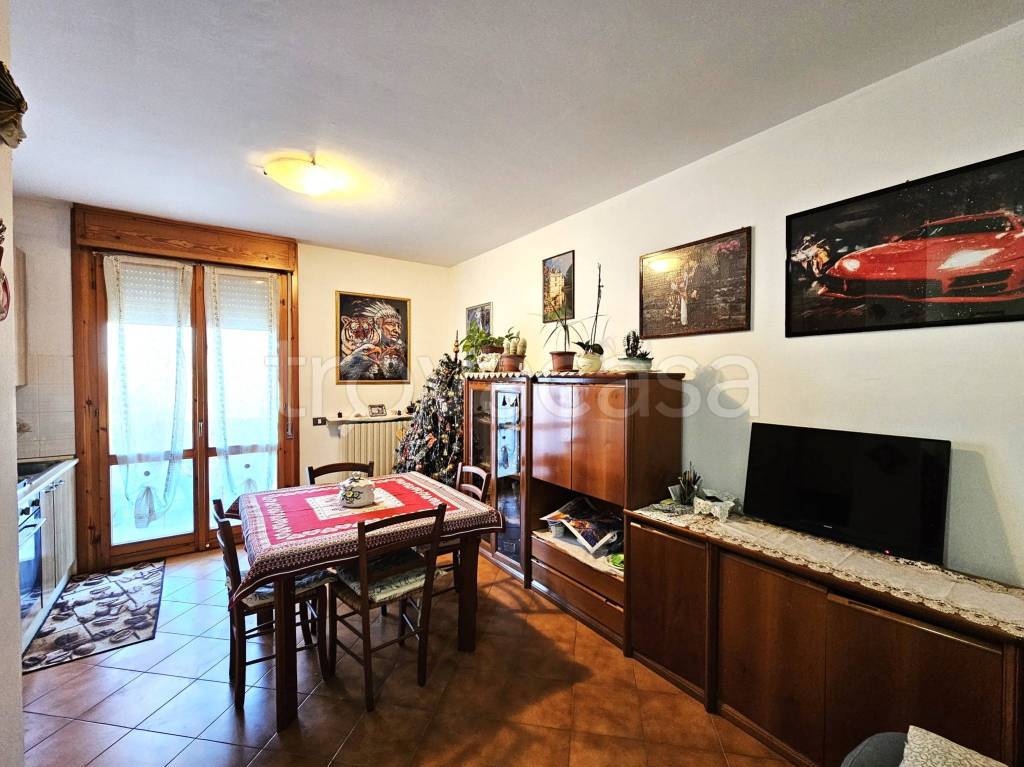 Appartamento in vendita a Gualtieri via Codisotto a Sera, 34