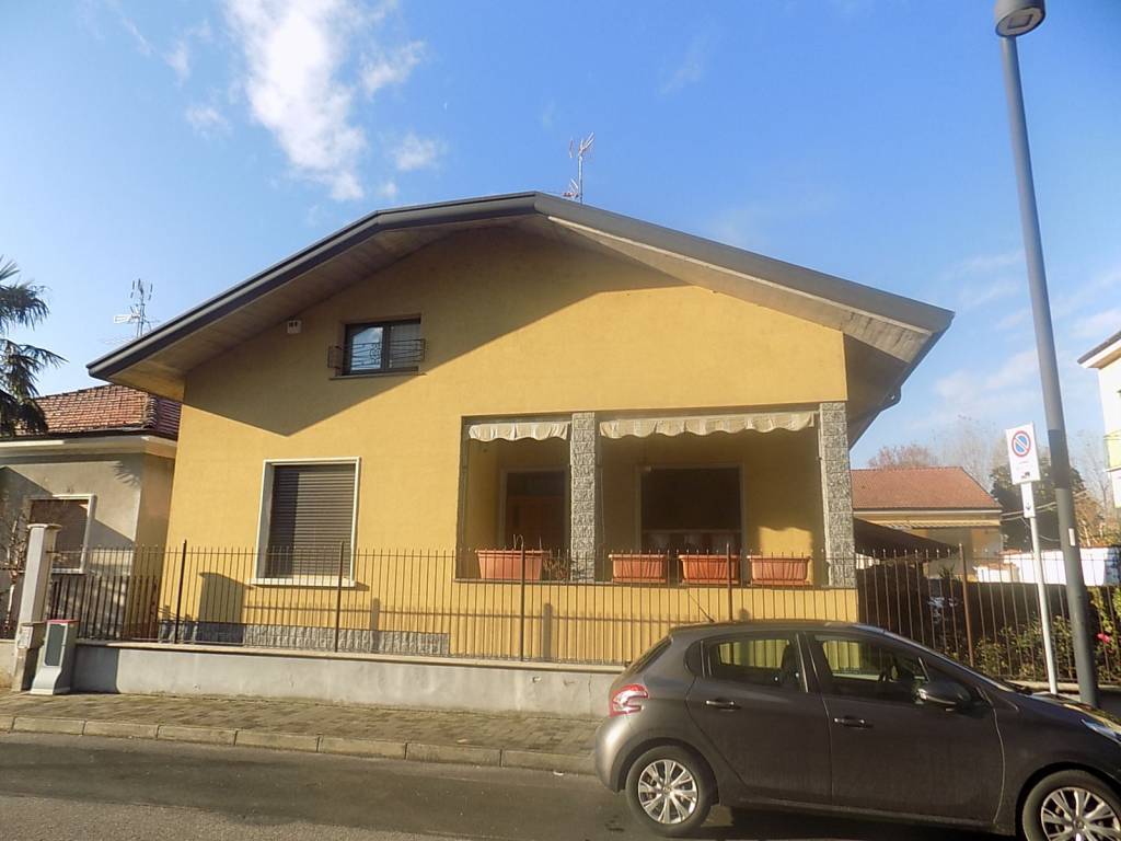 Villa in vendita a Varedo via Flaminio Crivelli, 38